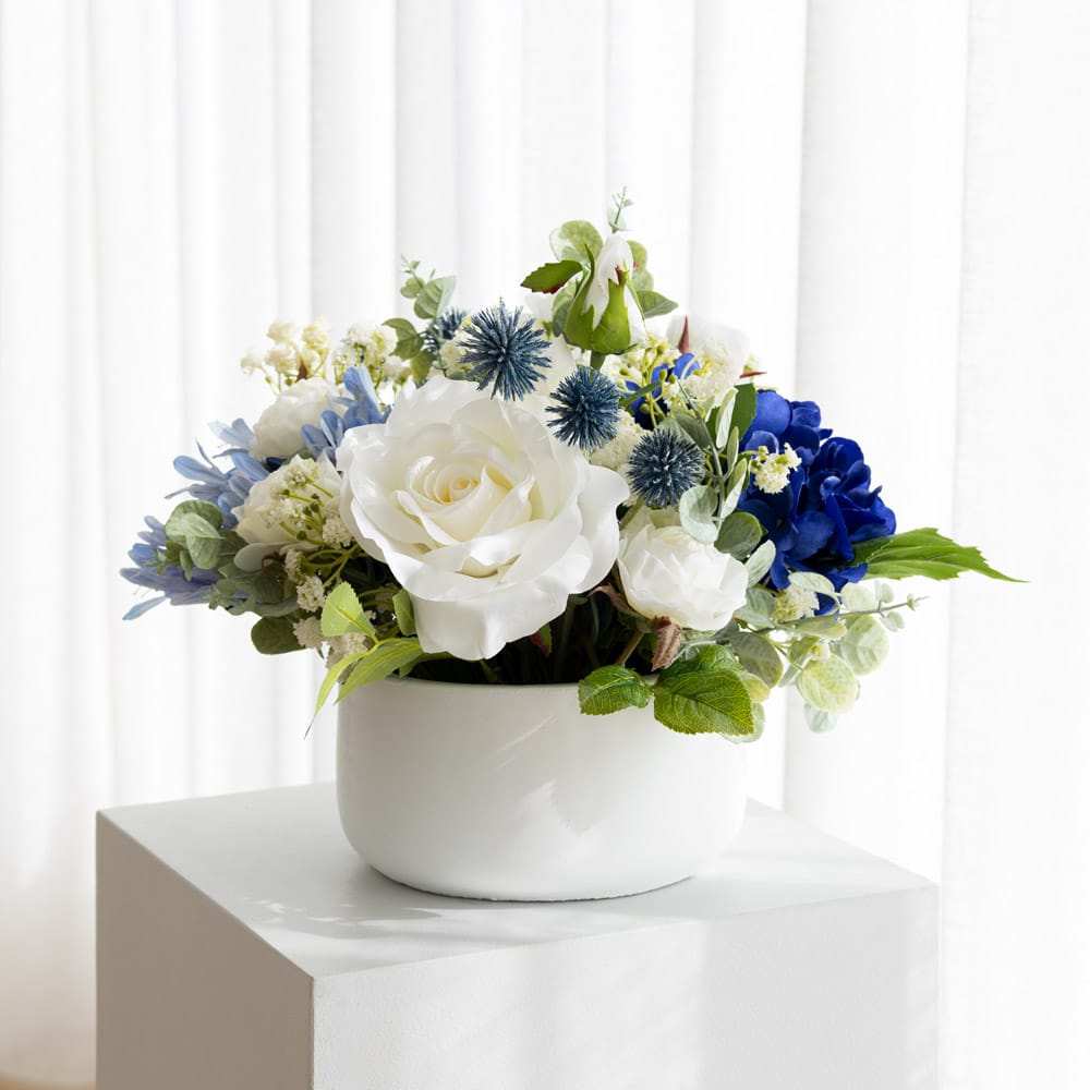 Centre de table de mariage blanc et bleu - Décors Véronneau