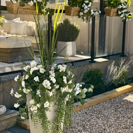 Light grey recycled polypropylene outdoor pot - Décors Véronneau