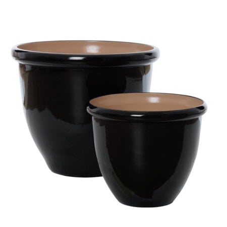 Shiny black recycled polypropylene planter