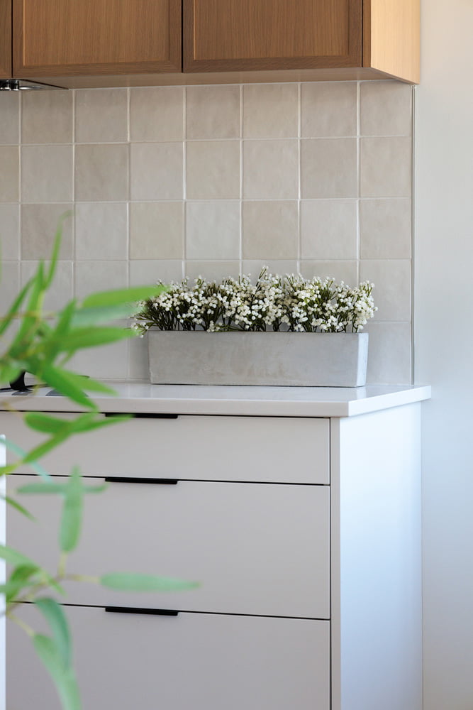 soupir de bébé dans un pot rectangulaire en fibrociment - Décors Véronneau