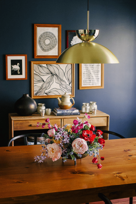 Centre de table avec fleurs rouges et roses - Décors Véronneau