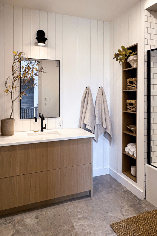 Salle de bain avec branche automnale - Décors Véronneau
