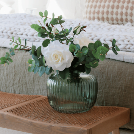 Rose blanche artificielle avec bourgeon, 27,5'' - Décors Véronneau
