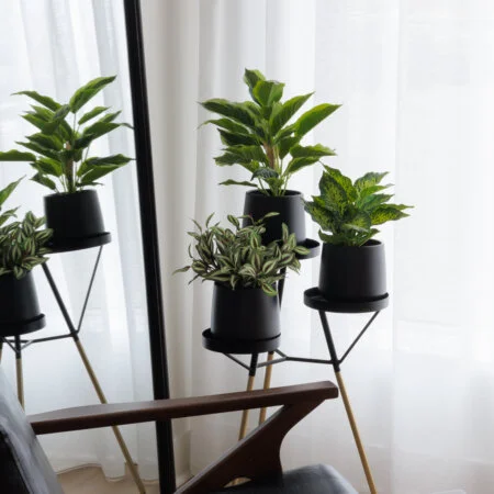Aglaonéma panaché artificiel en pot noir - Décors Véronneau