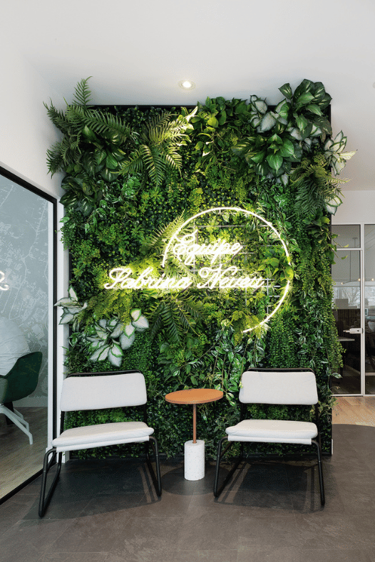 Enseigne lumineuse décor extérieur - Décors Véronneau