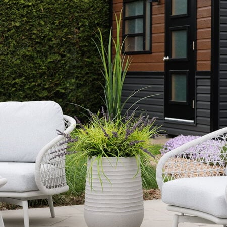 Arrangement de lavande et feuillage en pot beige fini terrazzo gris, 55'' - Décors Véronneau