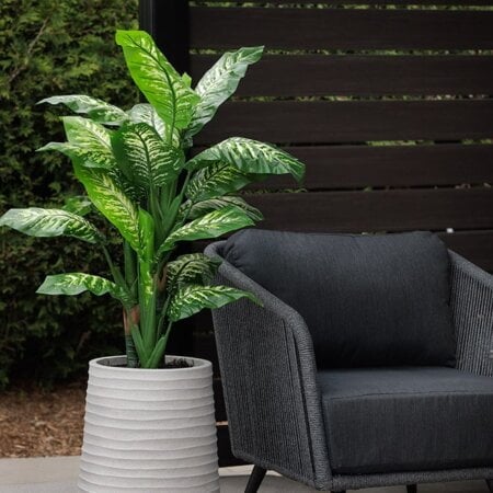 Dieffenbachia artificiel extérieur en pot beige fini terrazzo gris, 53'' - Décors Véronneau
