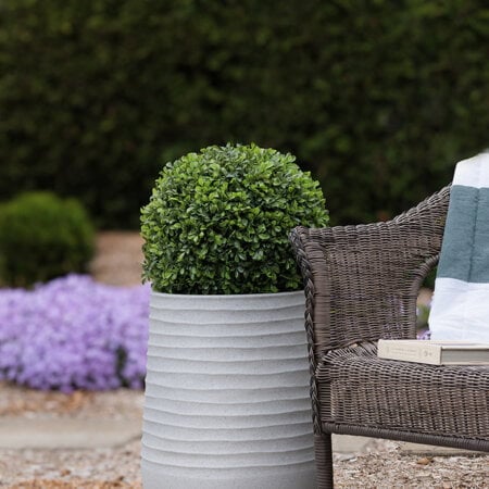 Artificial outdoor boxwood ball in a grey terrazzo beige pot, 34'' - Décors Véronneau