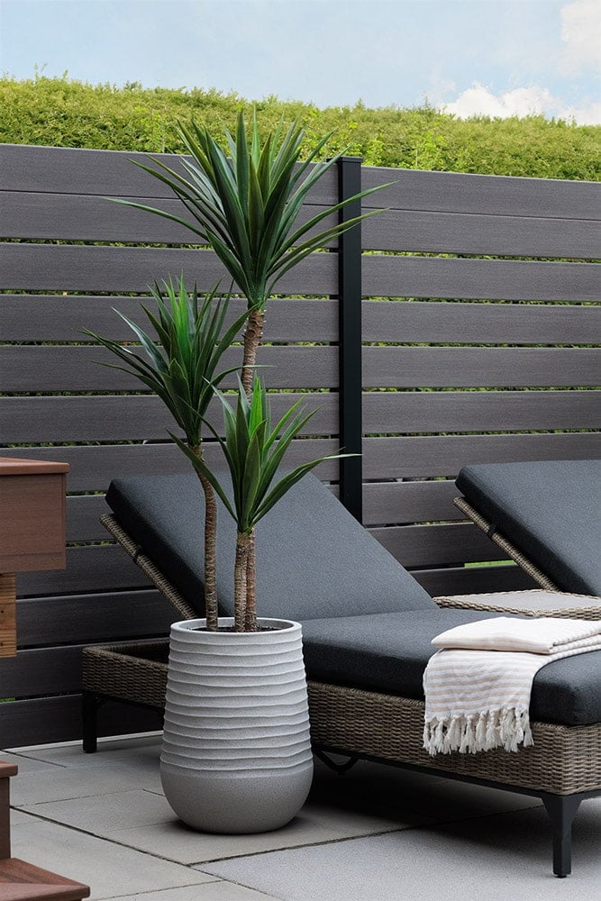 Yucca artificiel extérieur en pot - Décors Véronneau
