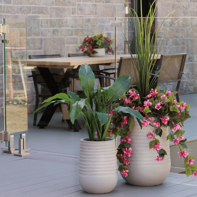 Arrangement extérieur artificiel de géranium rose - Décors Véronneau