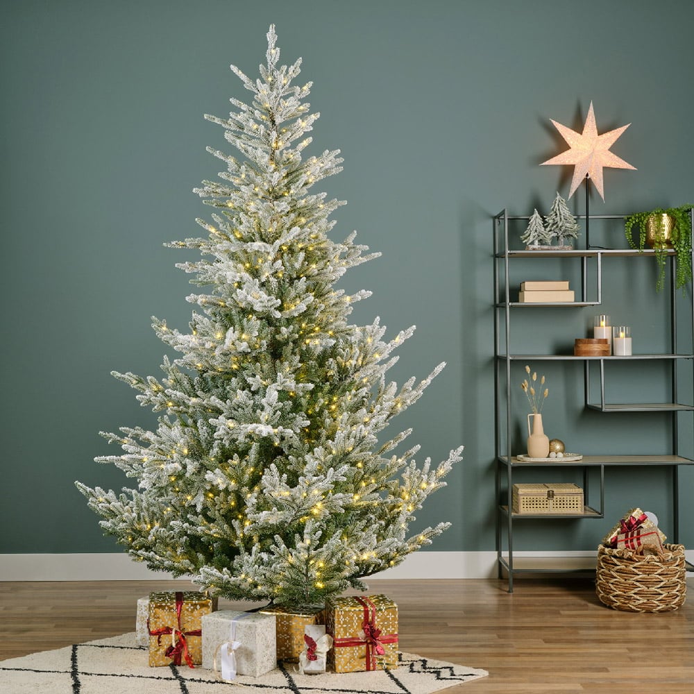 Sapin de Noël artificiel norvégien blanc illuminé, 7,5-9'' – Image 3 - Décors Véronneau