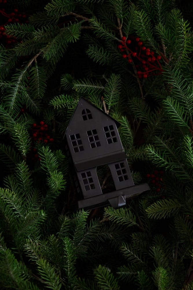 Black house Christmas stocking holder, 8 x 4,5'' - Image 4 - Décors Véronneau