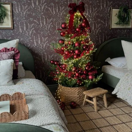 Sapin de Noël artificiel norvégien avec pied de 35 cm, 60'' - Décors Véronneau