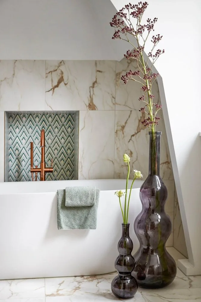 Vases dans une salle de bain - Décors Véronneau