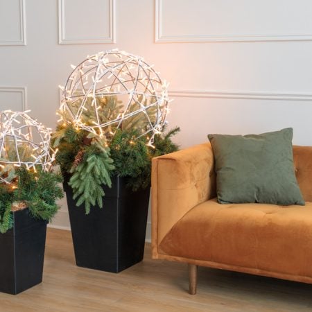Christmas arrangement with illuminated sphere, 38 x 18'' - Décors Véronneau