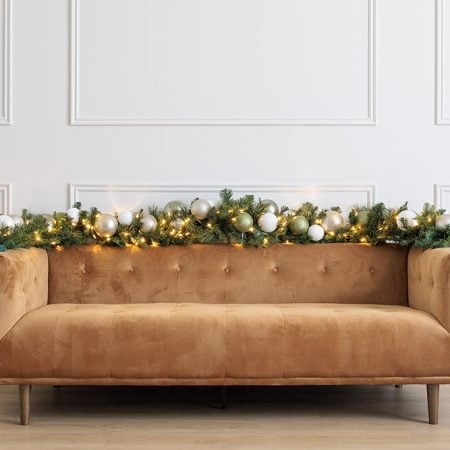 Illuminated Christmas garland, chic ornaments, 11 x 108'' - Décors Véronneau