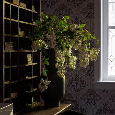 Hanging foliage with white berries, 40'' - Décors Véronneau