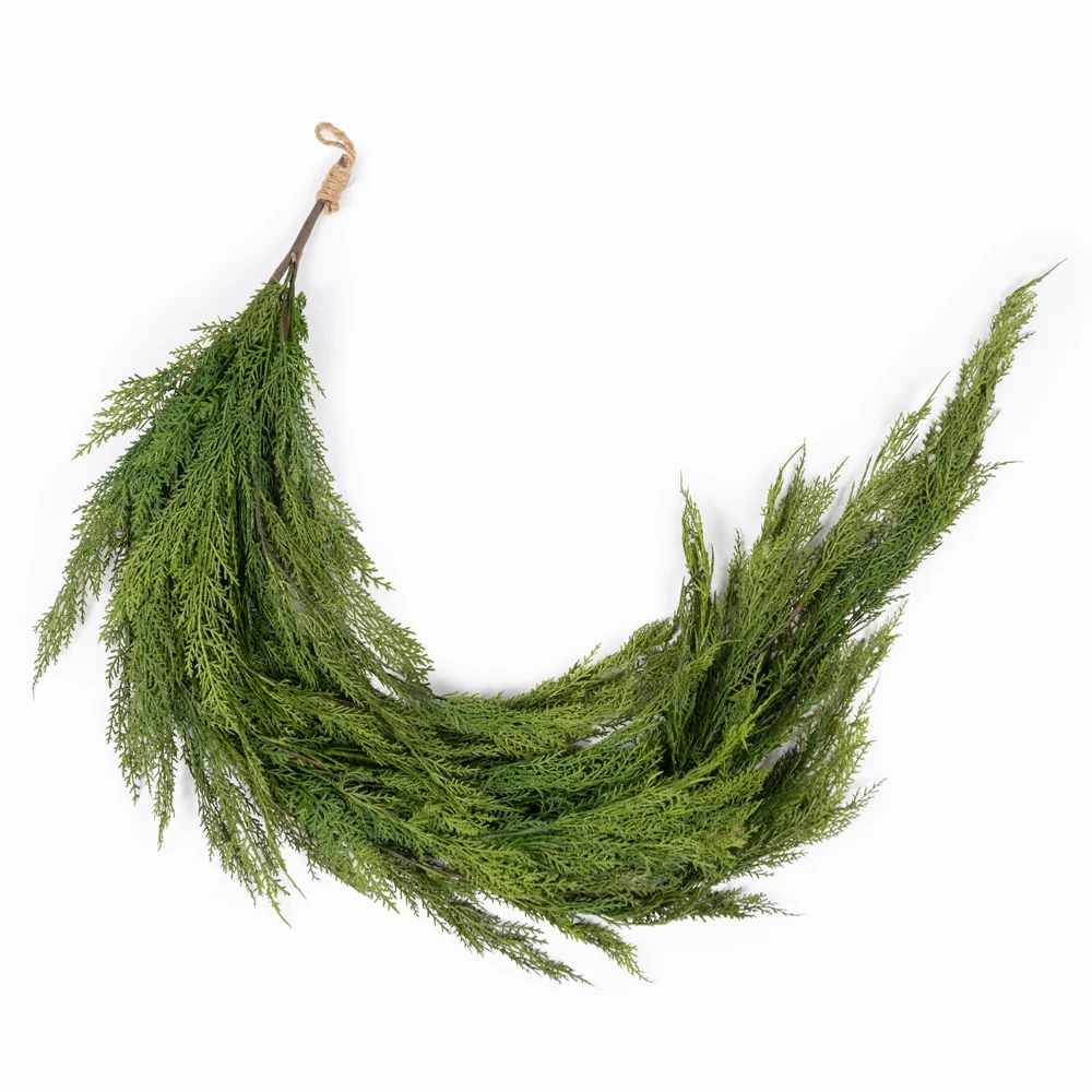 Artificial real-touch cedar garland, 48'' - Image 5 - Décors Véronneau
