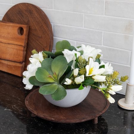 Plateau rond sur pied en bois de manguier, 14,5'' - Décors Véronneau