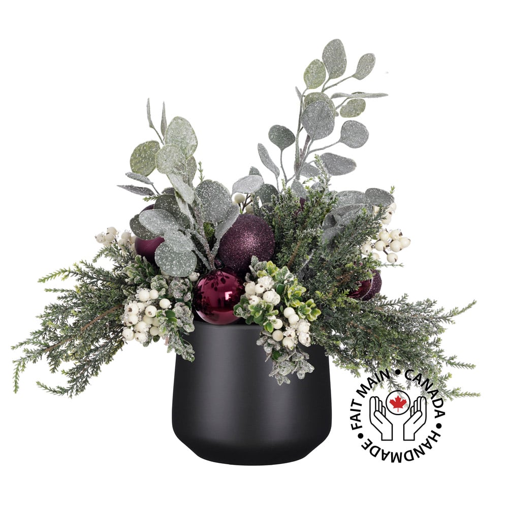 Arrangement de Noël d'eucalyptus et boules mauves - Décors Véronneau