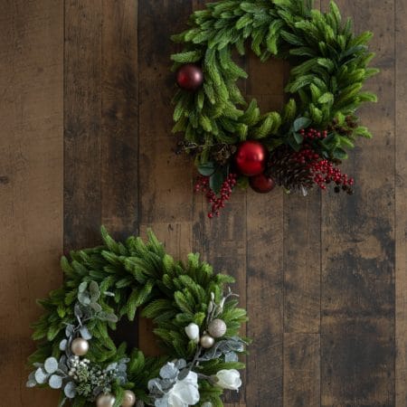 Berry and red ornament decorated Christmas wreath - Décors Véronneau