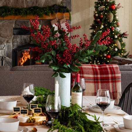 Artificial red berries with leaves stem, 35'' - Décors Véronneau