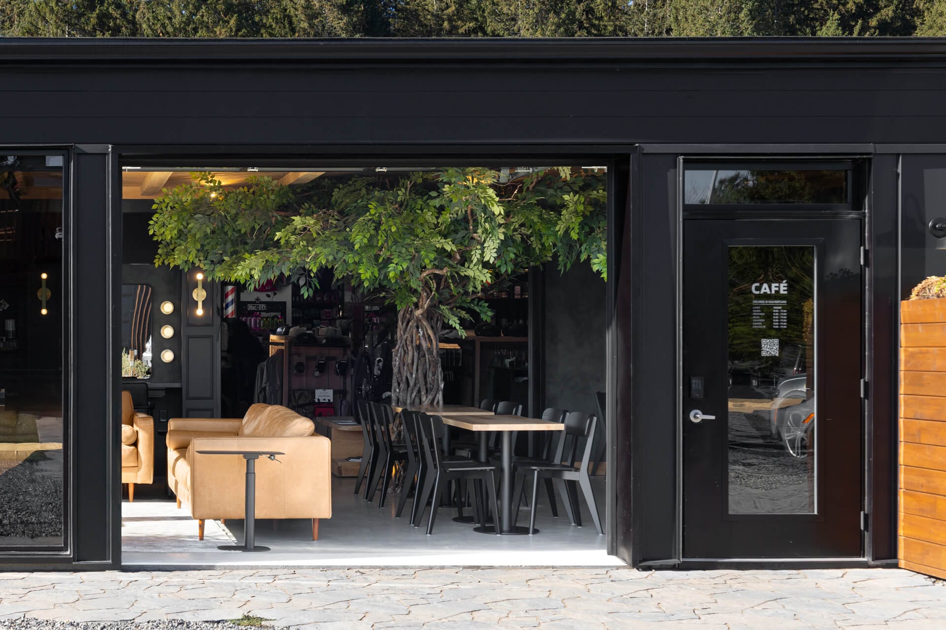 Terrasse de restaurant arbre - Décors Véronneau