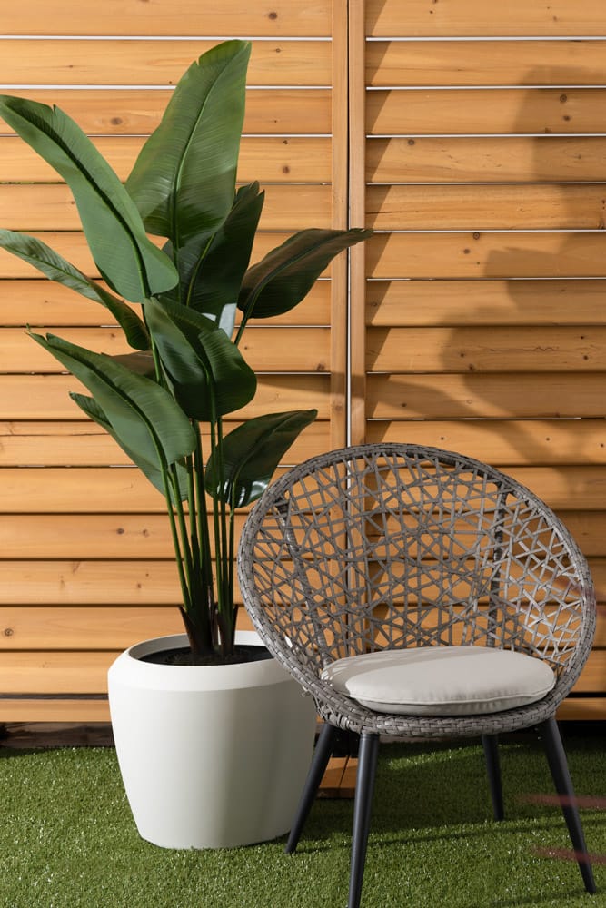 Cache-pot extérieur beige craie en résine – Image 3 - Décors Véronneau