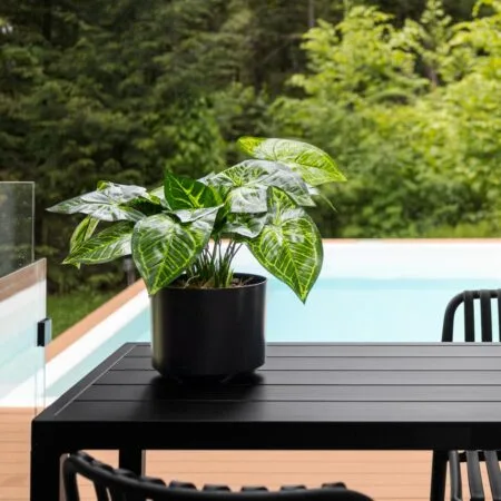 Rounded plastic black outdoor planter - Décors Véronneau