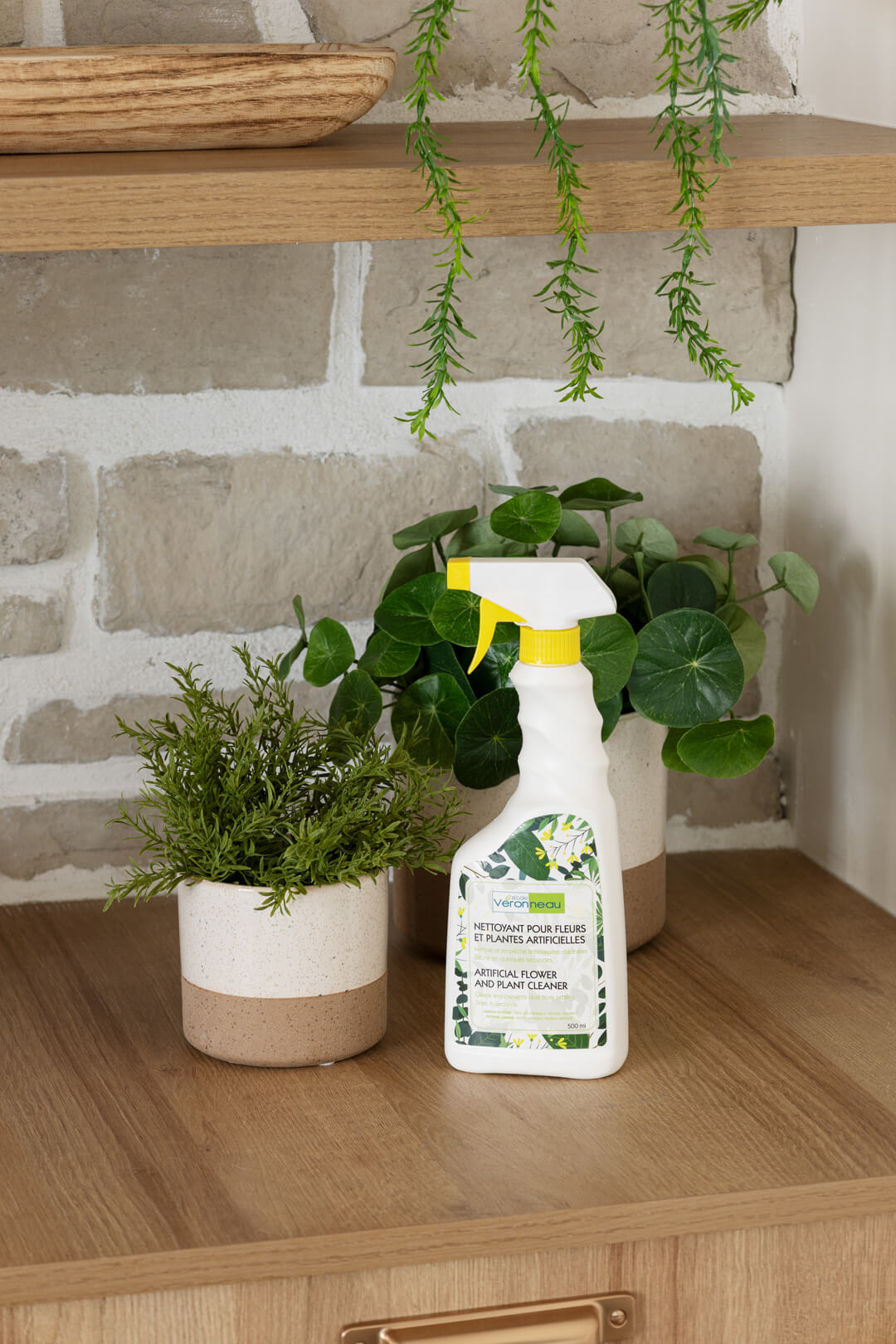 Pot en céramique avec plante artificielle et nettoyant - Décors Véronneau