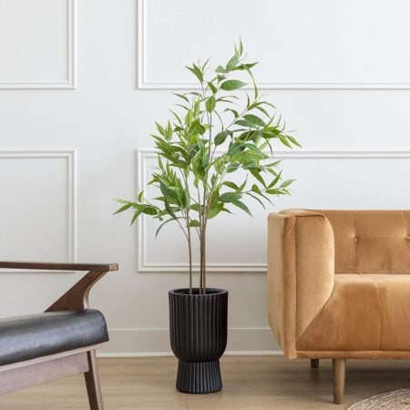 Arbre eucalyptus nicholii artificiel en pot noir, 48'' - Décors Véronneau