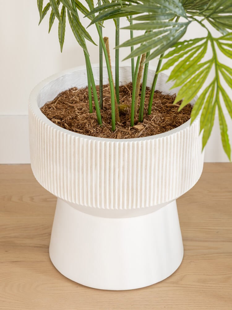 Cache-pot sur piédestal avec palmier - Décors Véronneau