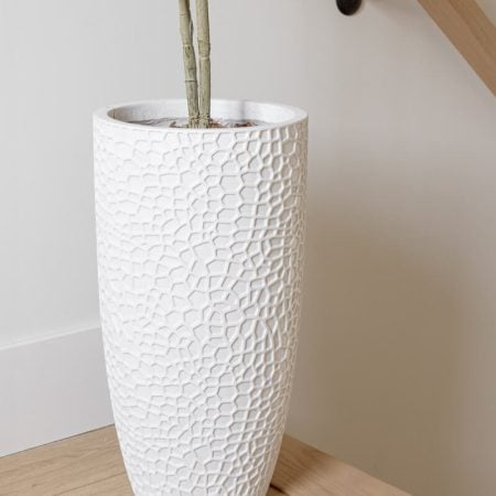 White embossed fiber clay large vase - Décors Véronneau