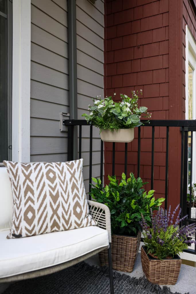Balconnière et plantes artificielles - Décors Véronneau