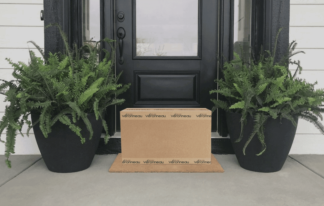 Colis devant entrée - Décors Véronneau