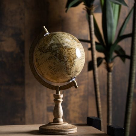 Globe terrestre sur pied en bois de manguier, 11 x 6'' - Décors Véronneau