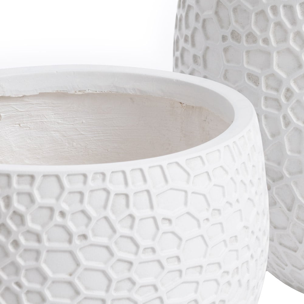 White embossed fiber clay round planter - Image 3 - Décors Véronneau