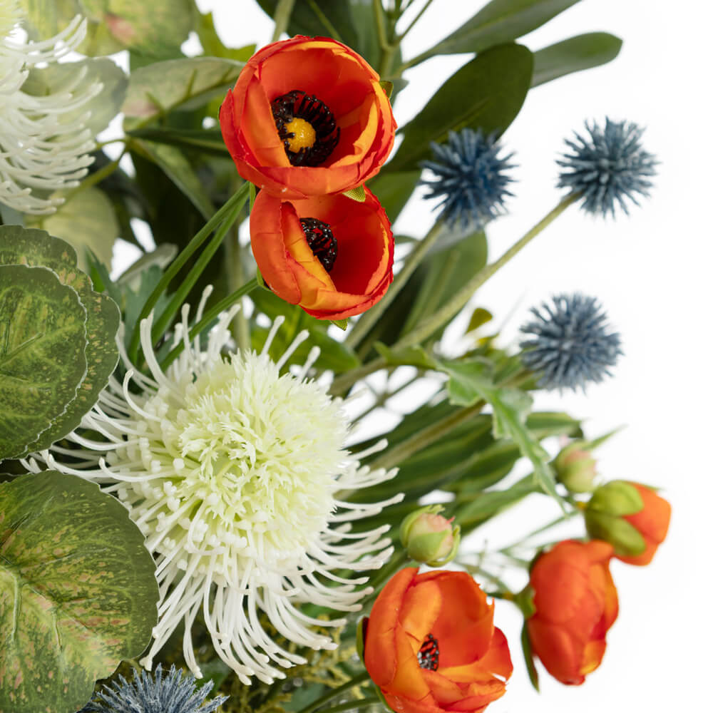 Fleurs bleues et orangées, deux couleurs très tendance pour l'automne 2025. - Décors Véronneau