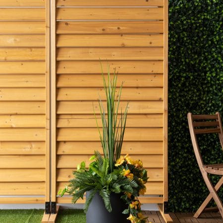 Jardinière extérieure d'hibiscus jaune artificiel et verdure - Décors Véronneau