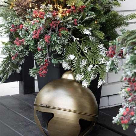 Metal gold Christmas jingle bell ornament - Décors Véronneau