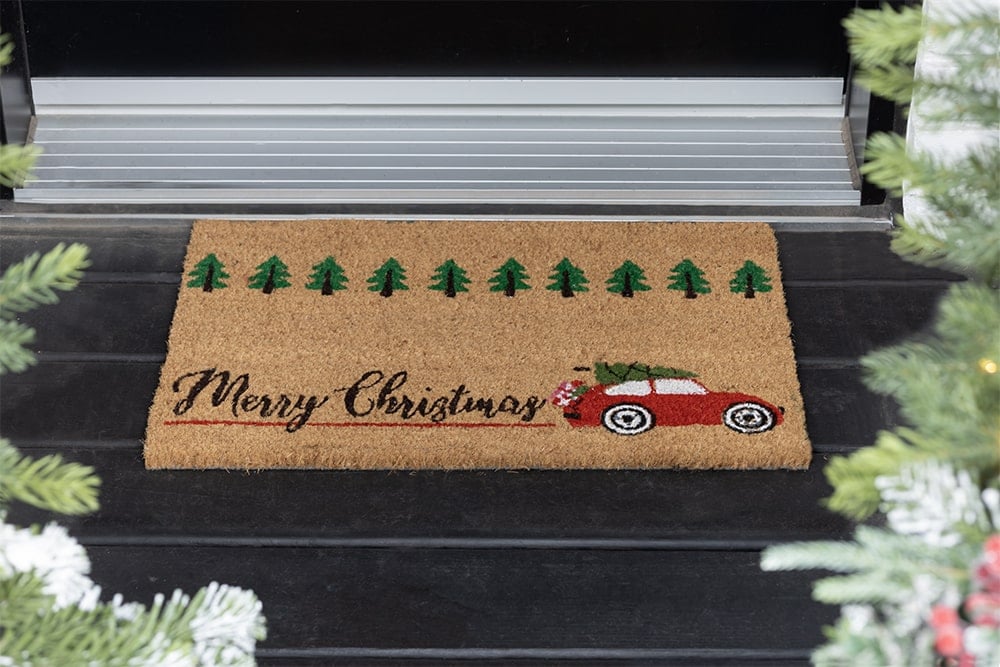 Paillasson de Noël avec auto rouge et sapin, 16 x 23,5'' – Image 2 - Décors Véronneau