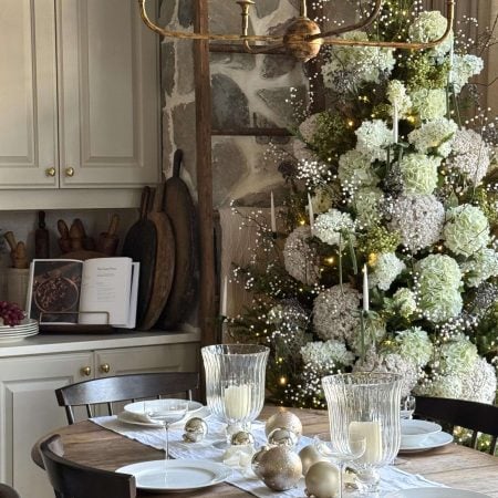 Artificial cream mini berry twig, 45,5'' - Décors Véronneau