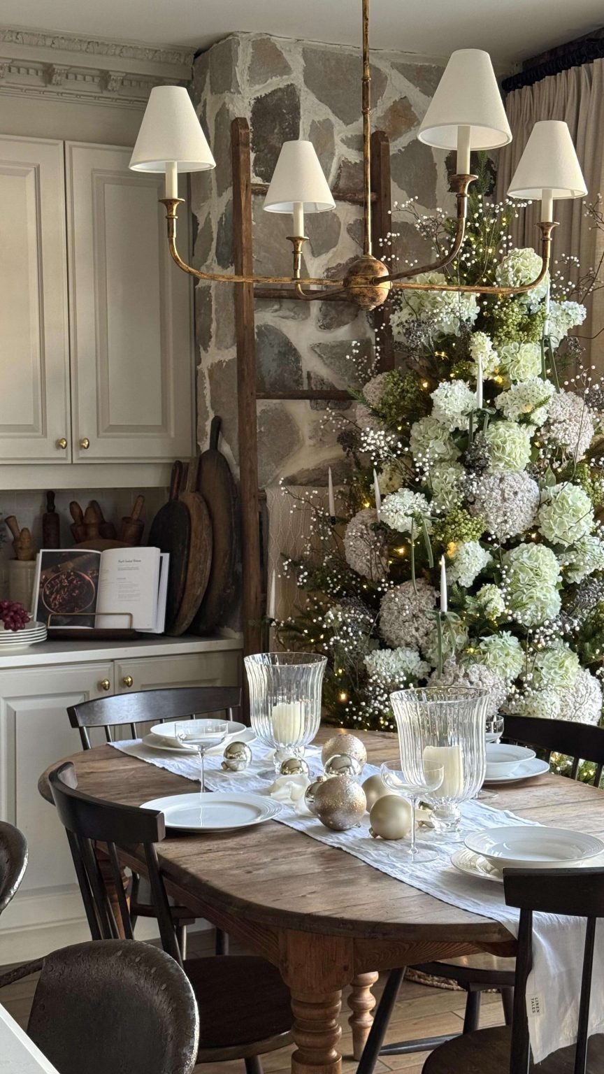 Flower tree with white berries - Décors Véronneau