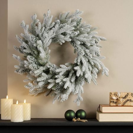 Real-touch snowed Norway Christmas wreath, 19,5'' - Décors Véronneau