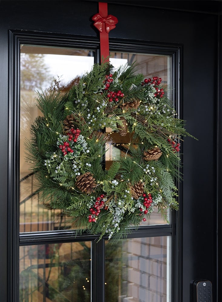 Artificial juniper and pine decorated wreath, 24'' - Image 2 - Décors Véronneau
