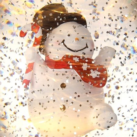 LED candy Christmas snowglobe with frosty, 7'' - Décors Véronneau