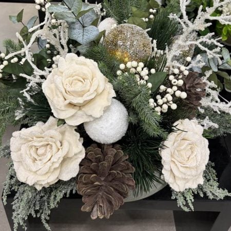 Rose de Noël ivoire recouverte de fine neige givrée, 25'' - Décors Véronneau