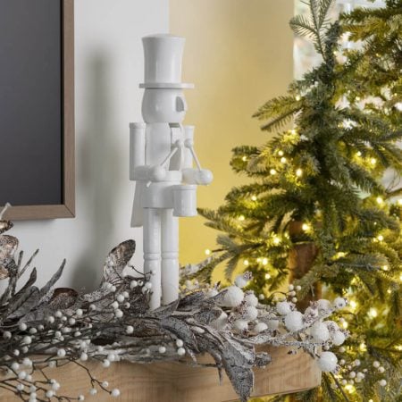 White wooden Christmas nutcracker, 15'' - Décors Véronneau