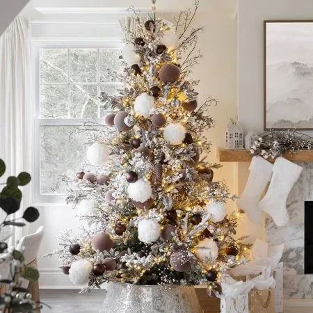 Artificial flocked norwegian pre-lit Christmas tree, 7,5-9'' - Décors Véronneau