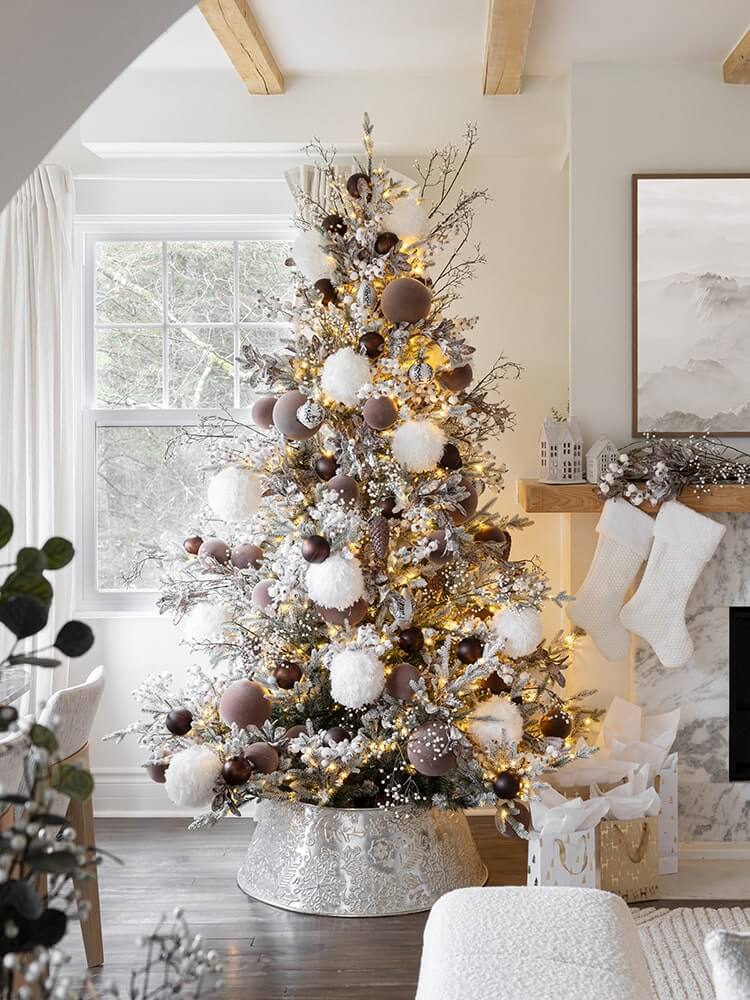 Sapin de Noël rustique enneigé avec support en métal - Décors Véronneau